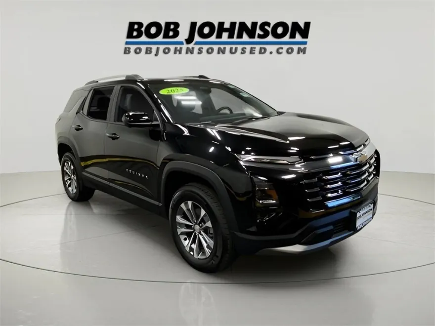 2025 Chevrolet Equinox LT photo 1