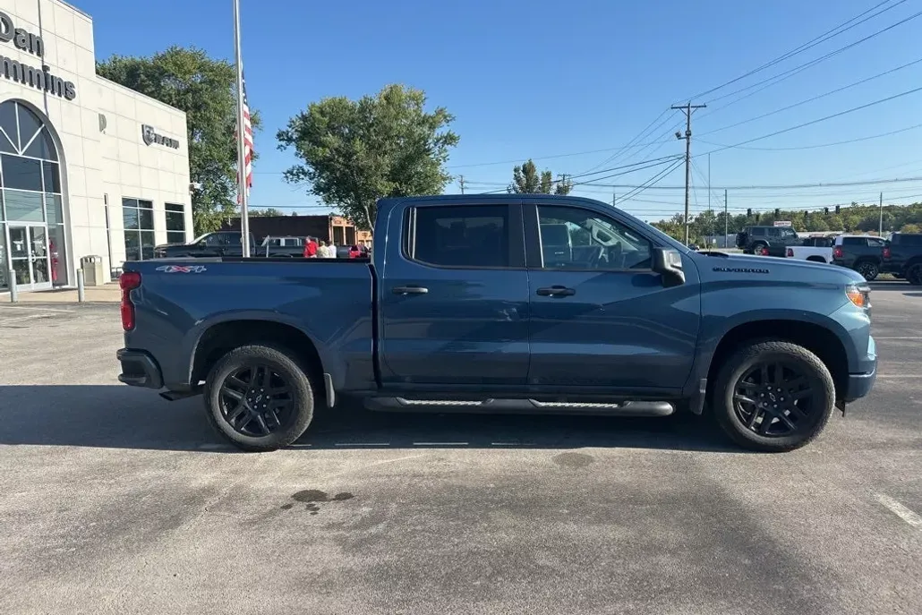 2024 Chevrolet Silverado 1500 Custom photo 1