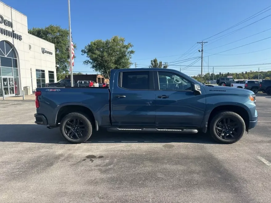 2024 Chevrolet Silverado 1500 Custom photo 1