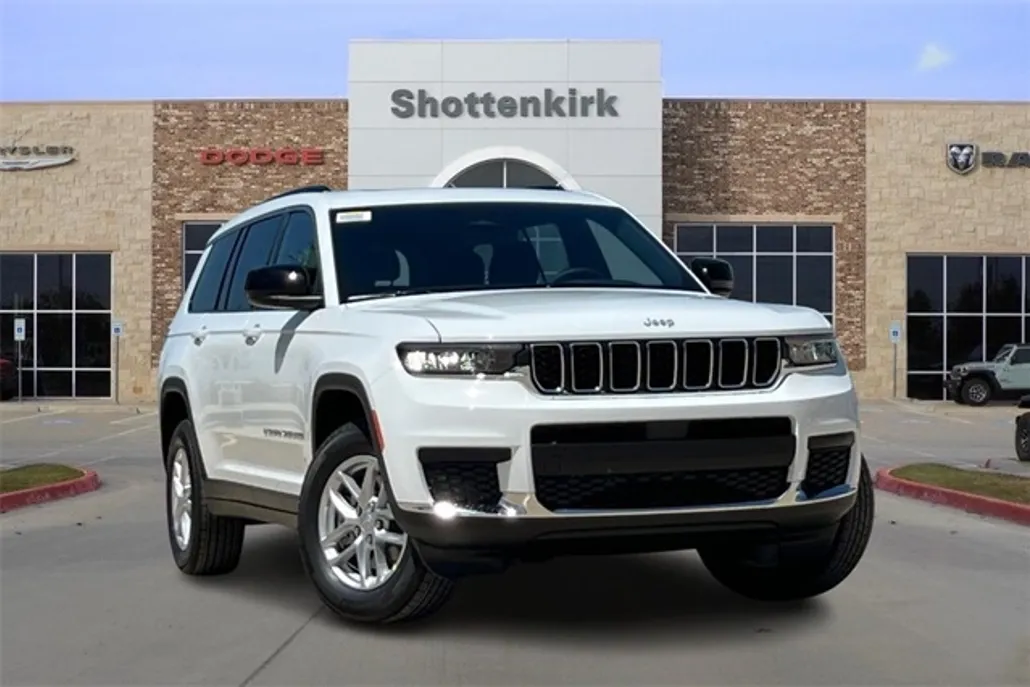 2025 Jeep Grand Cherokee Laredo photo 1