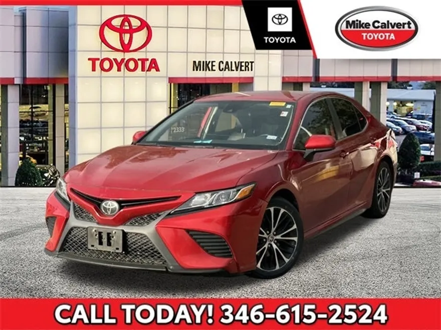 2020 Toyota Camry SE photo 1