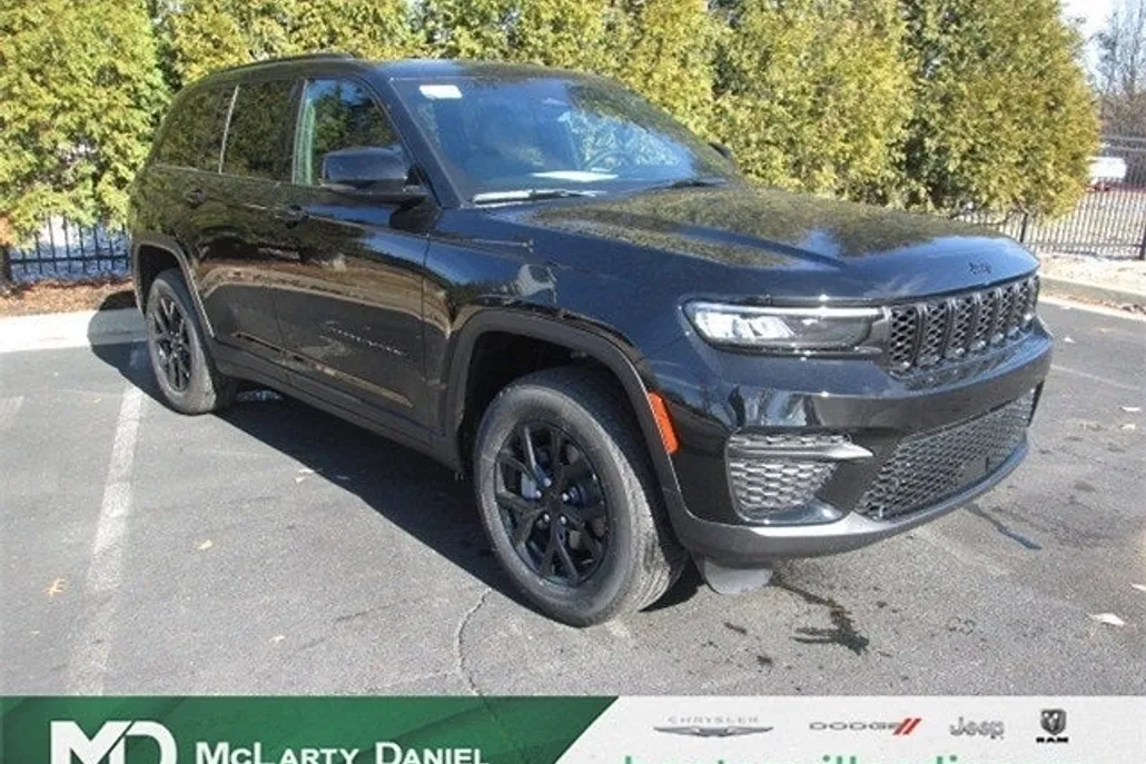 2025 Jeep Grand Cherokee Altitude photo 1