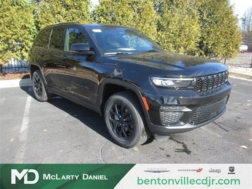 2025 Jeep Grand Cherokee Altitude photo 1