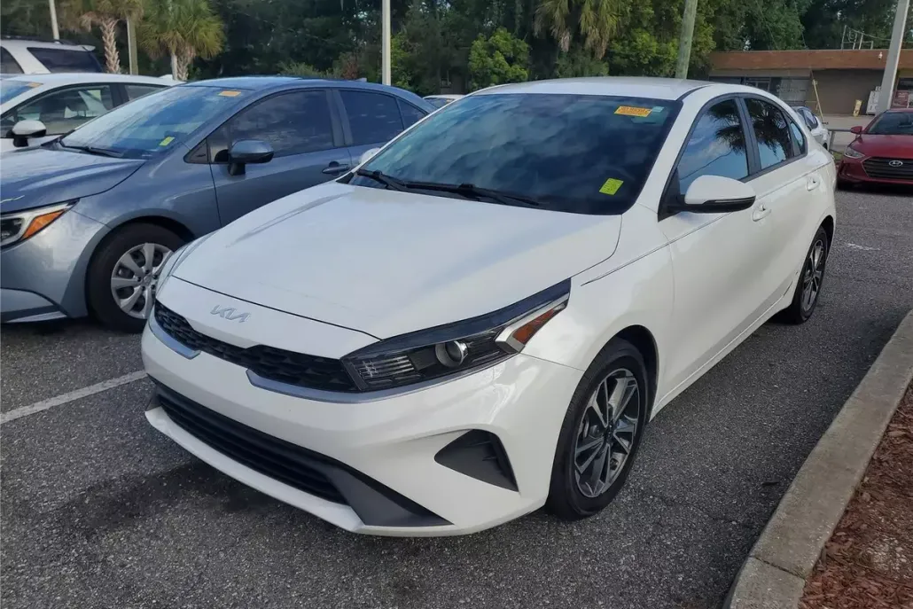 2022 Kia Forte LXS photo 1
