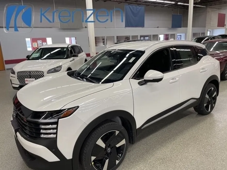 2025 Nissan Kicks SR photo 1