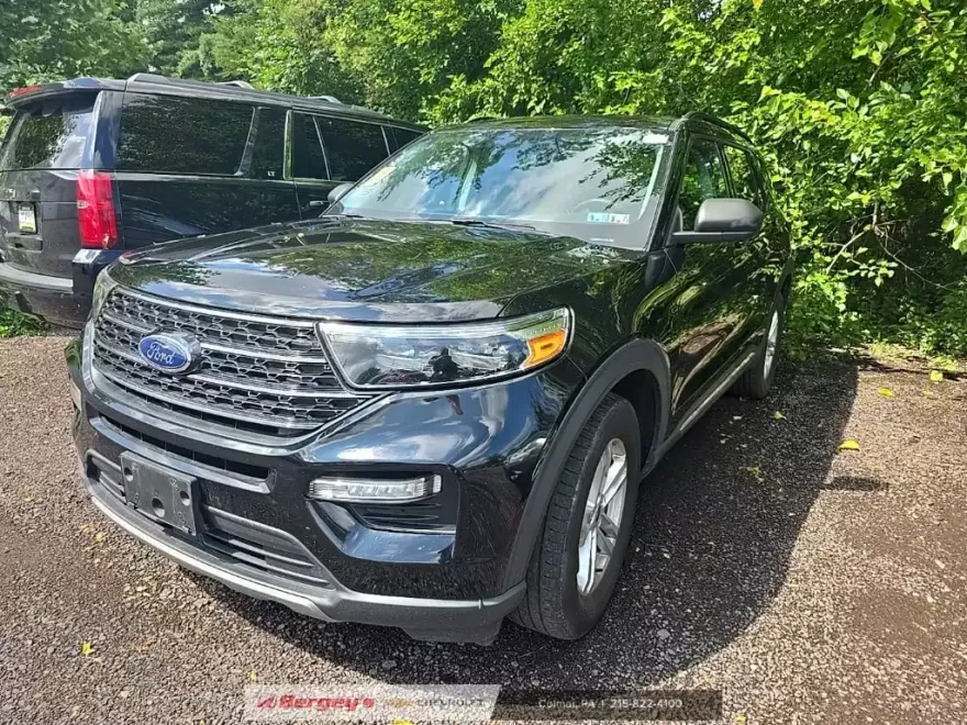 2021 Ford Explorer XLT photo 1