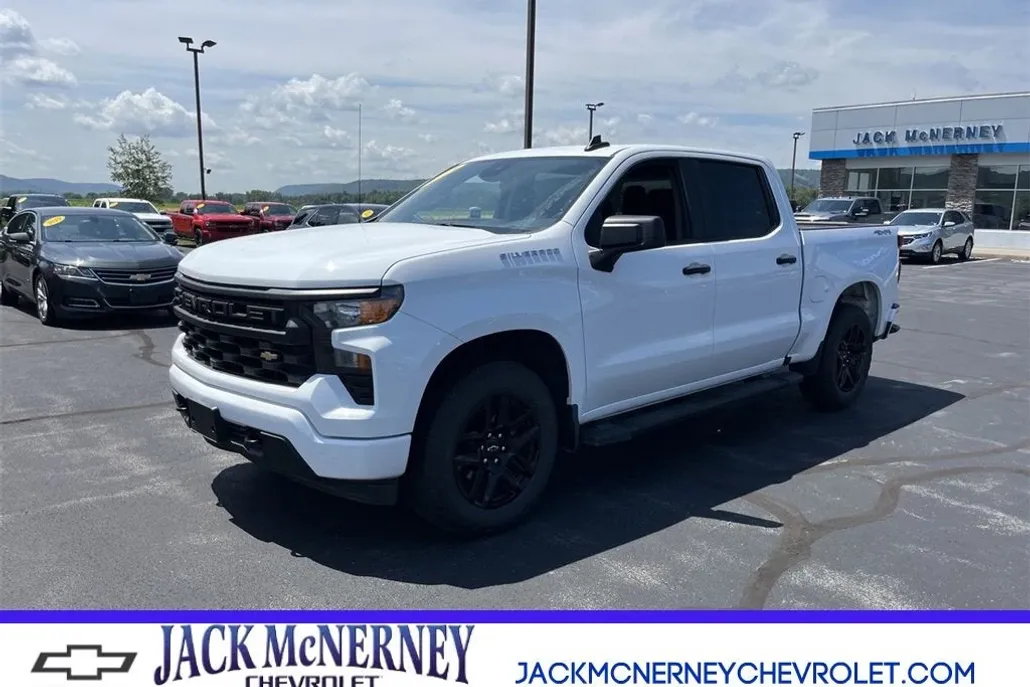 2024 Chevrolet Silverado 1500 Custom photo 1