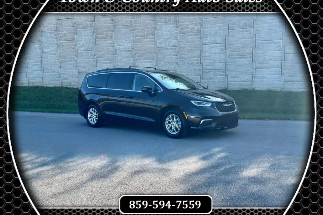 2022 Chrysler Pacifica Touring L photo 1