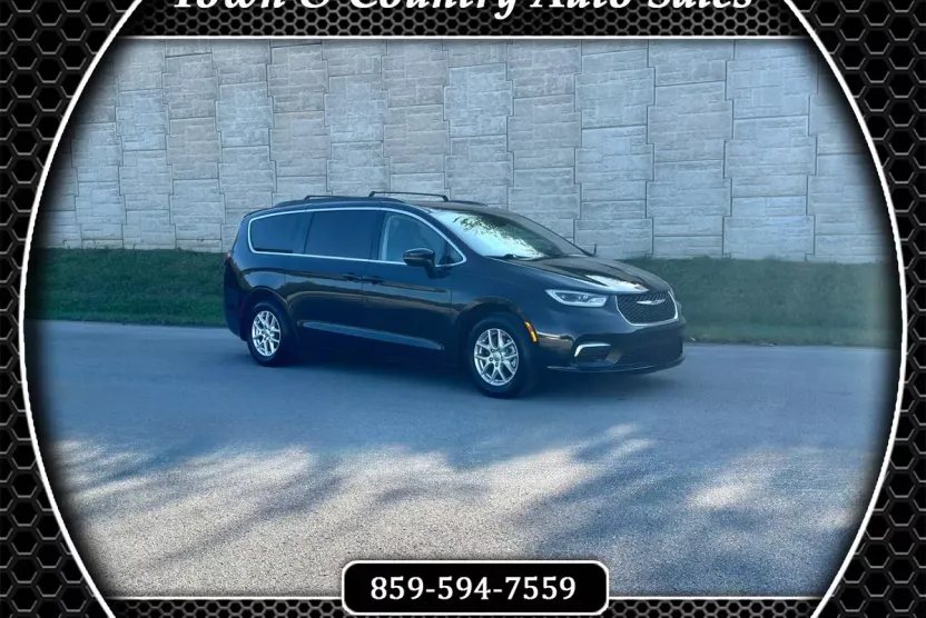 2022 Chrysler Pacifica Touring L photo 1