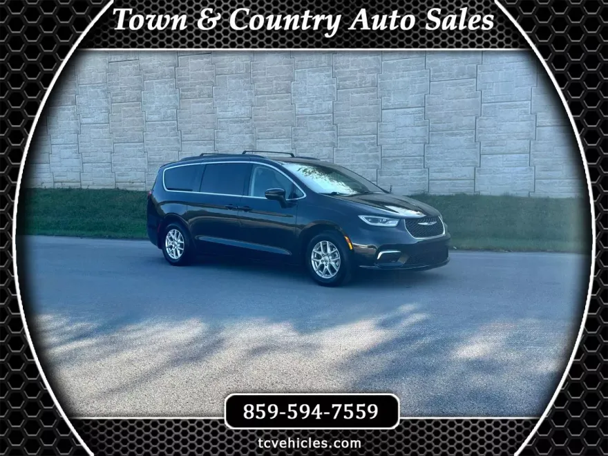 2022 Chrysler Pacifica Touring L photo 1