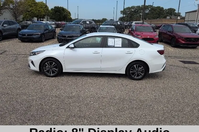 2024 Kia Forte LXS photo 1