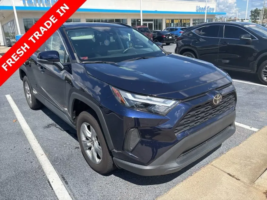 2022 Toyota RAV4 XLE photo 1