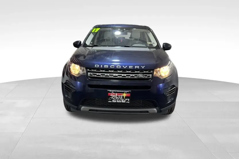 2017 Land Rover Discovery Sport SE photo 1
