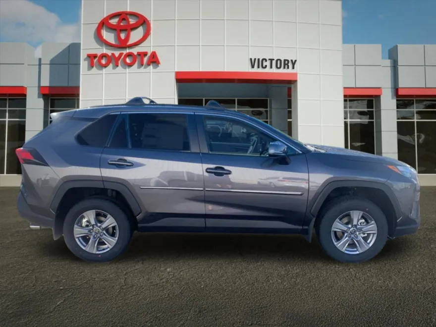 2025 Toyota RAV4 Hybrid XLE photo 1