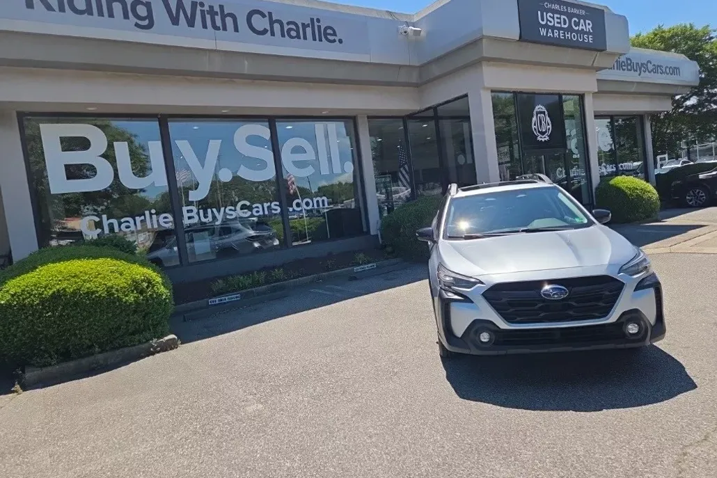 2023 Subaru Outback Onyx Edition photo 1