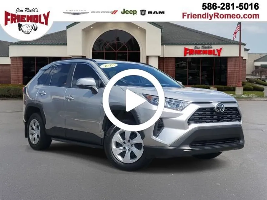 2020 Toyota RAV4 LE photo 1