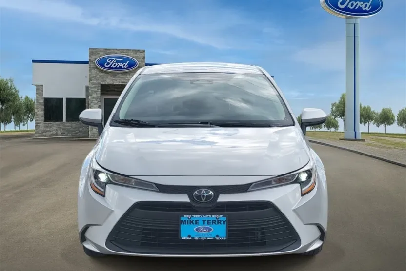 2024 Toyota Corolla LE photo 1