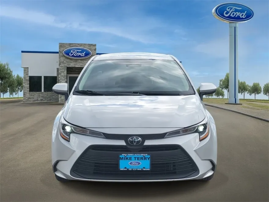 2024 Toyota Corolla LE photo 1