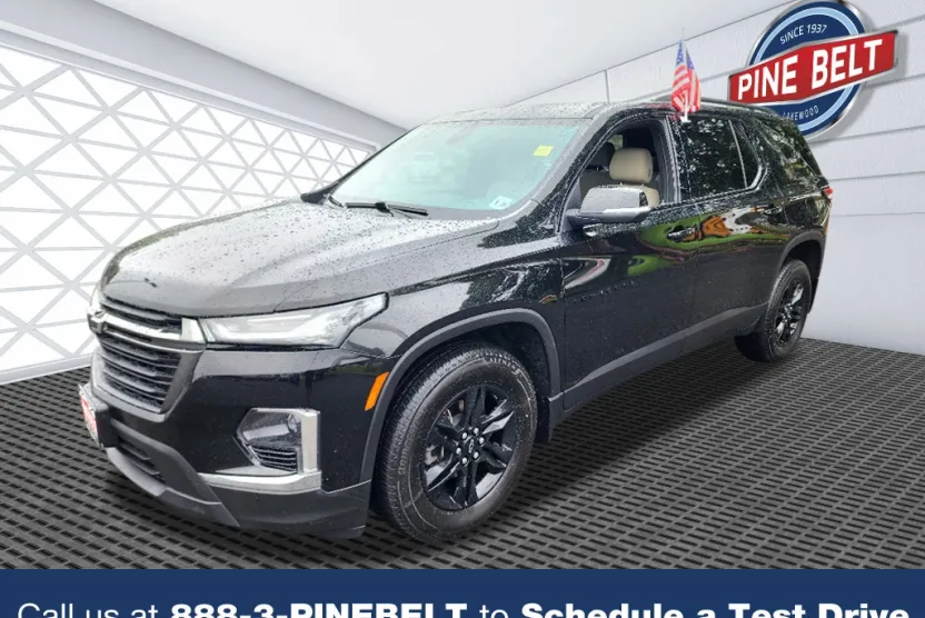 2023 Chevrolet Traverse LS photo 1