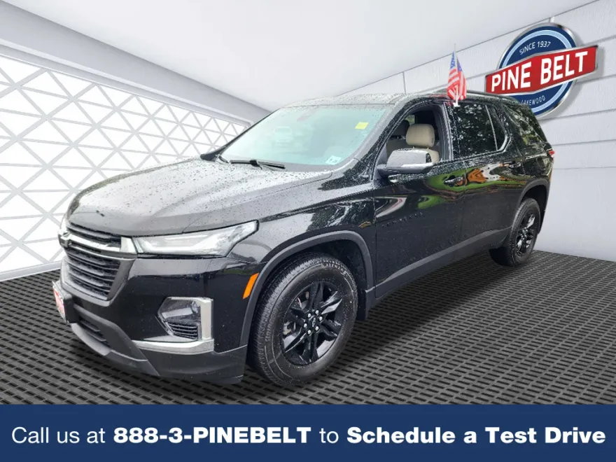 2023 Chevrolet Traverse LS photo 1