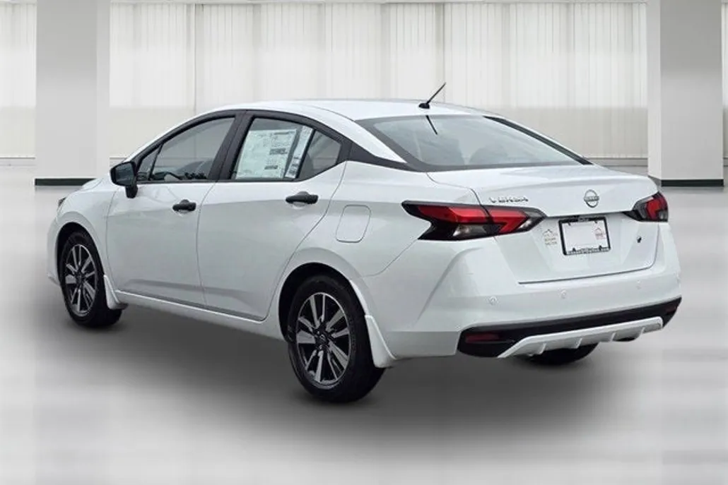 2025 Nissan Versa S photo 1