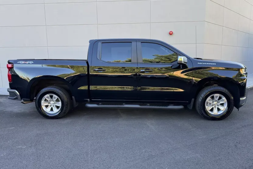 2020 Chevrolet Silverado 1500 LT photo 1