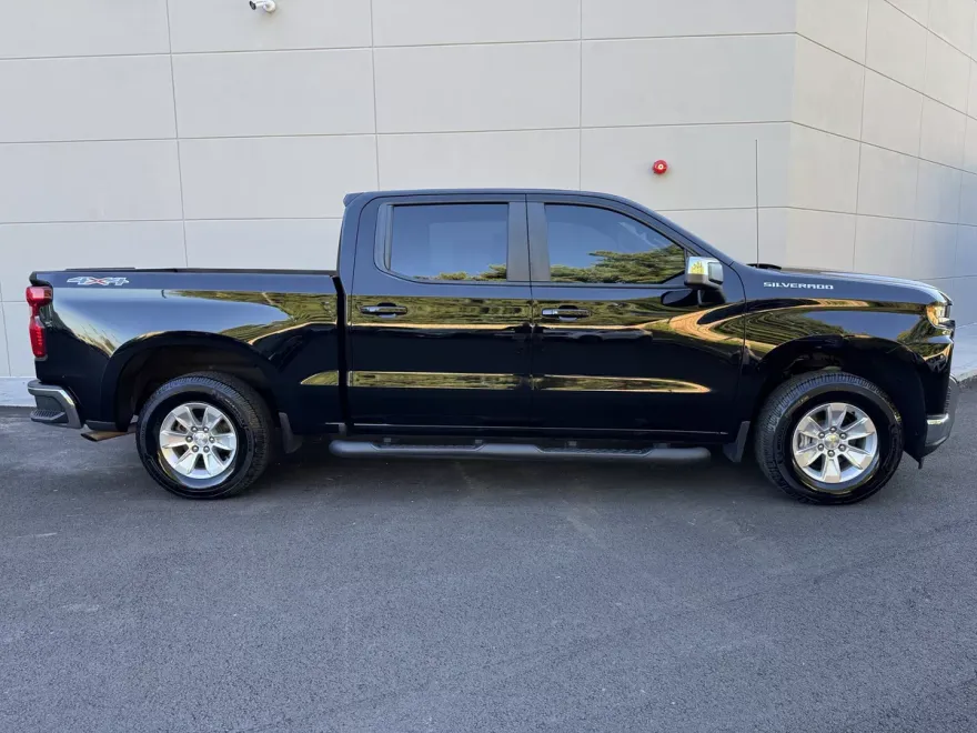 2020 Chevrolet Silverado 1500 LT photo 1