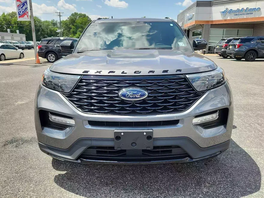 2023 Ford Explorer ST-Line photo 1