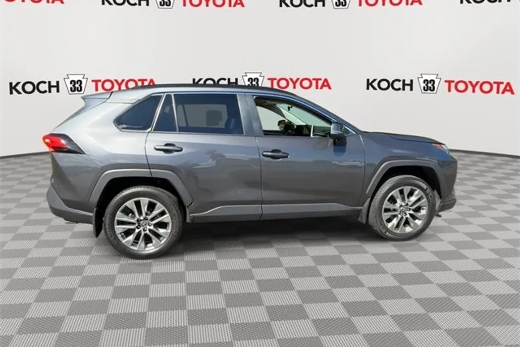 2023 Toyota RAV4 XLE Premium photo 1