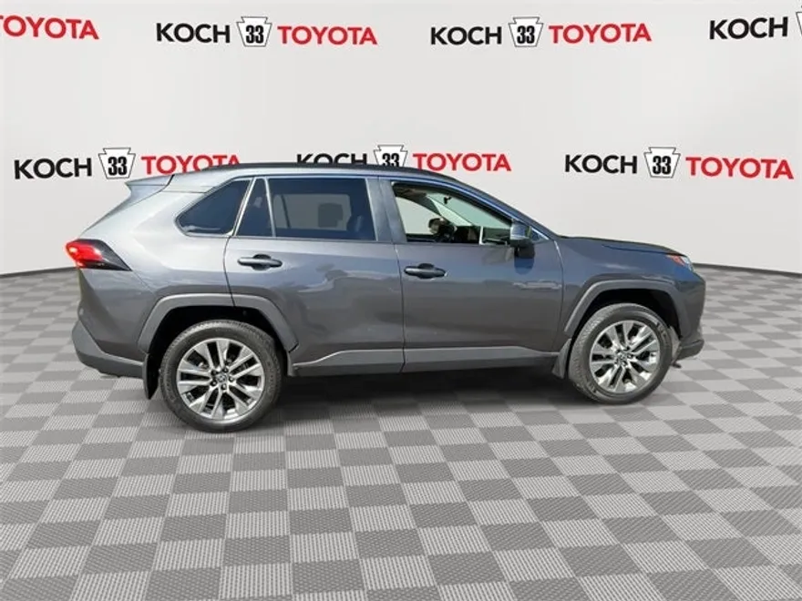2023 Toyota RAV4 XLE Premium photo 1