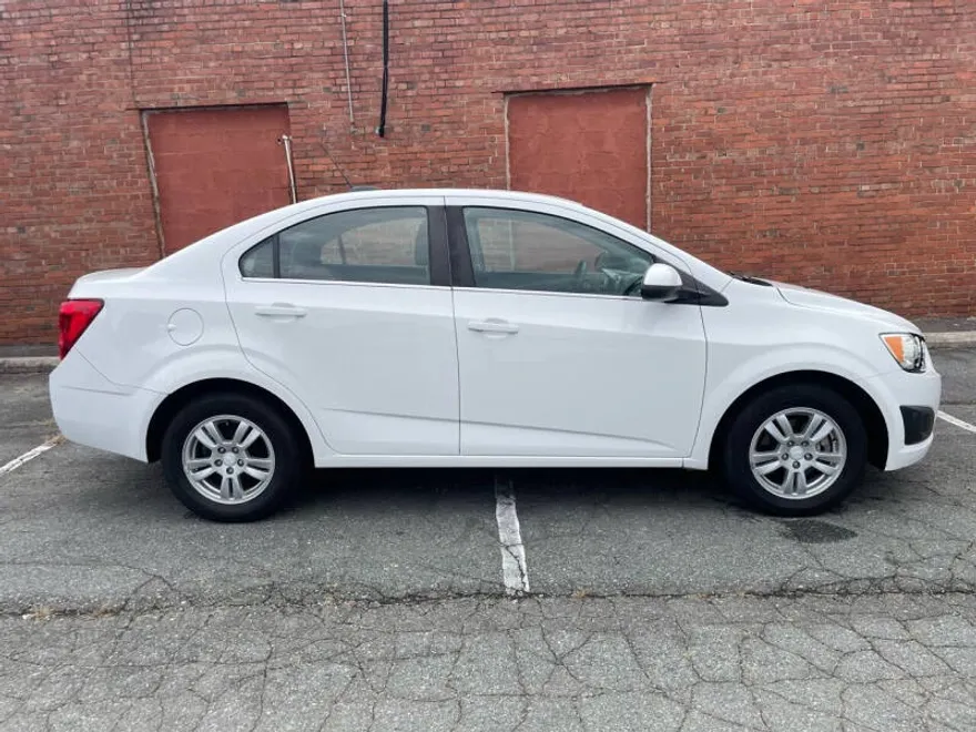 2016 Chevrolet Sonic LT photo 1