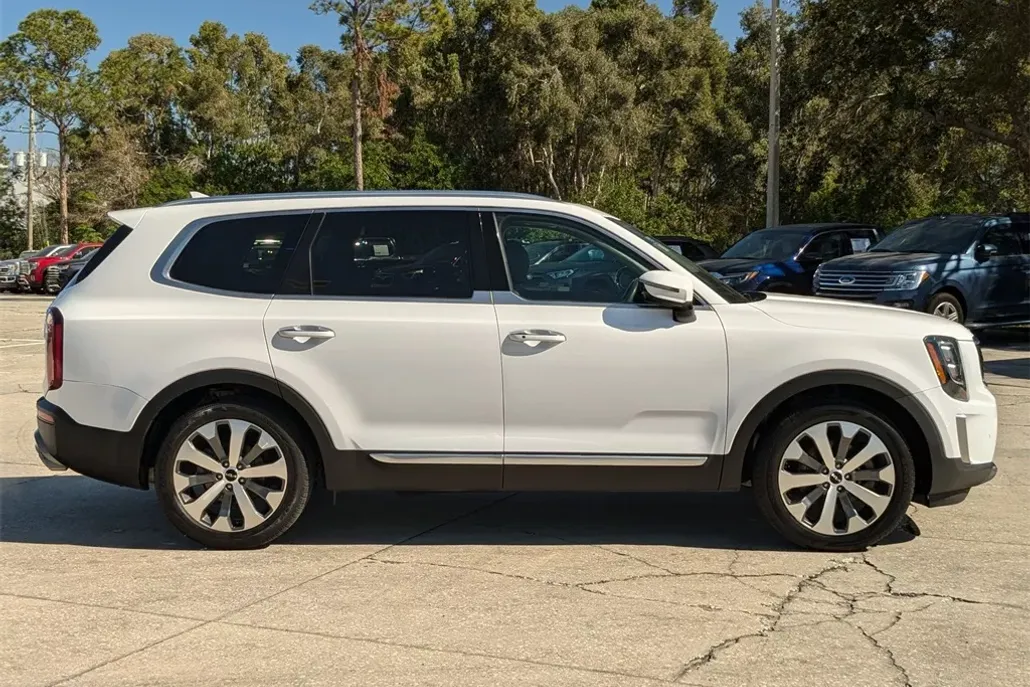 2022 Kia Telluride SX photo 1