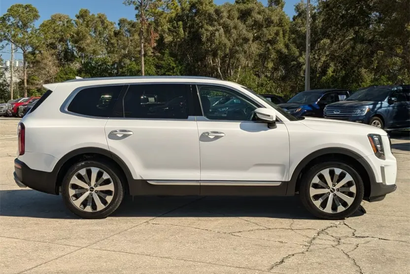 2022 Kia Telluride SX photo 1