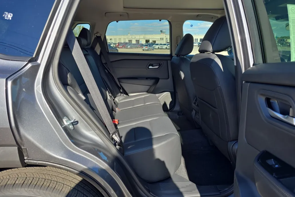 2026 Nissan Rogue SV photo 1