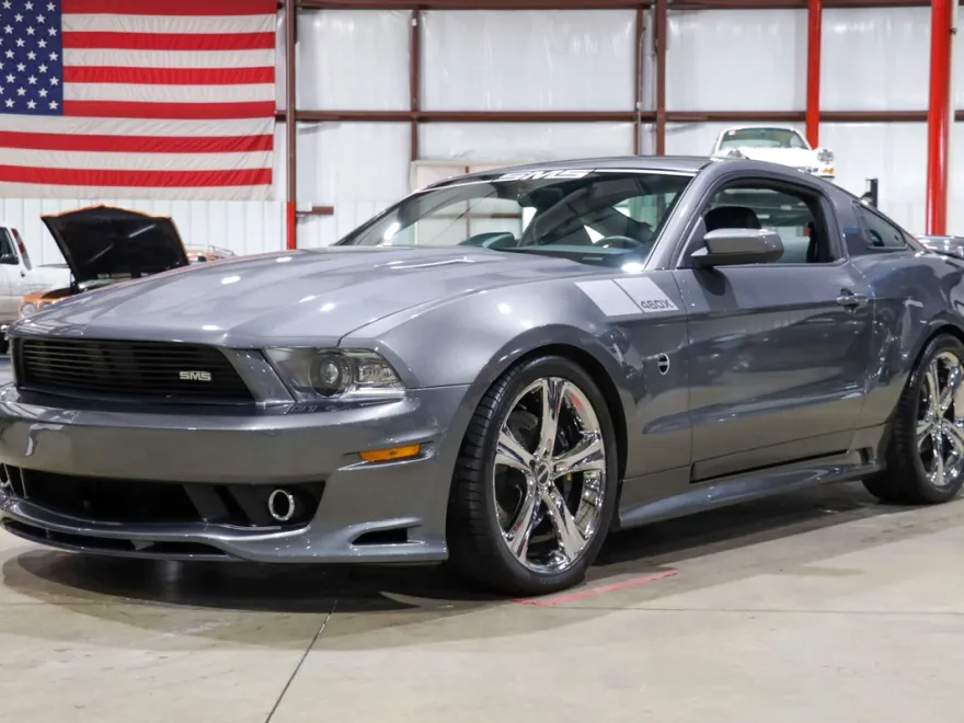 2010 Ford Mustang GT photo 1