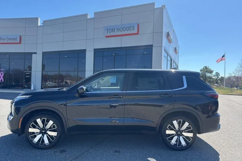 2025 Mitsubishi Outlander SE 2.5 S-AWC photo 1