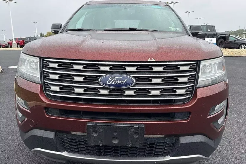 2016 Ford Explorer XLT photo 1