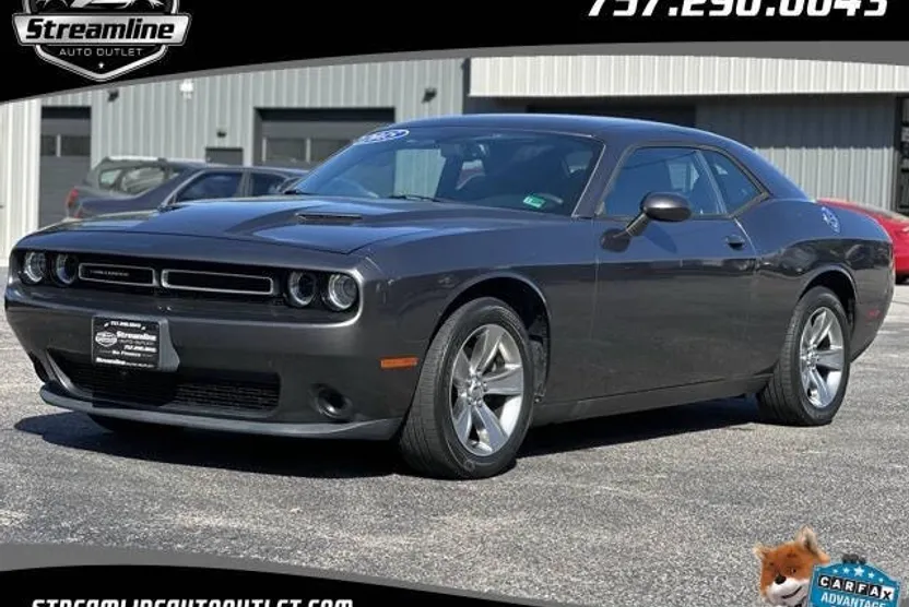2015 Dodge Challenger SXT photo 1