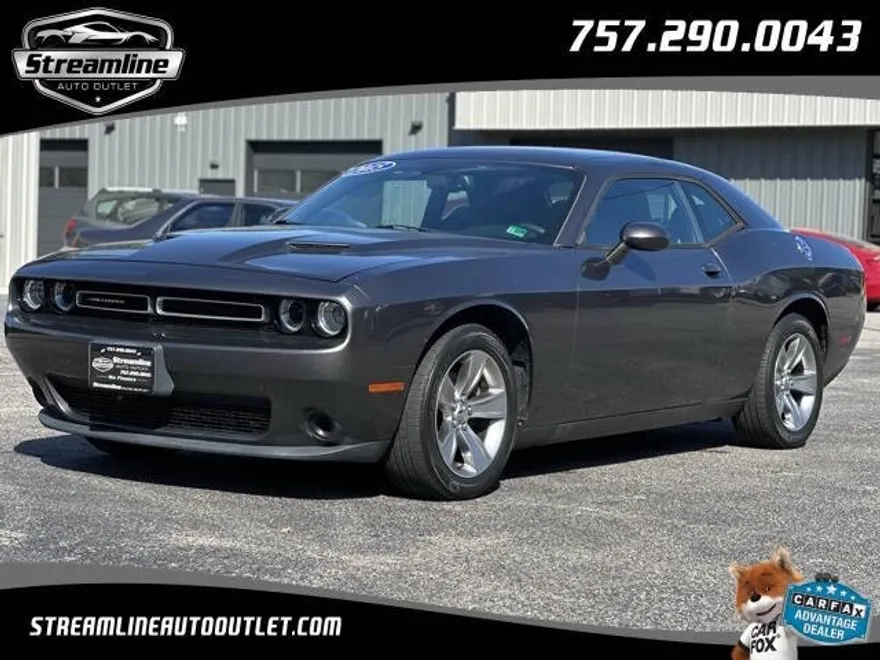2015 Dodge Challenger SXT photo 1
