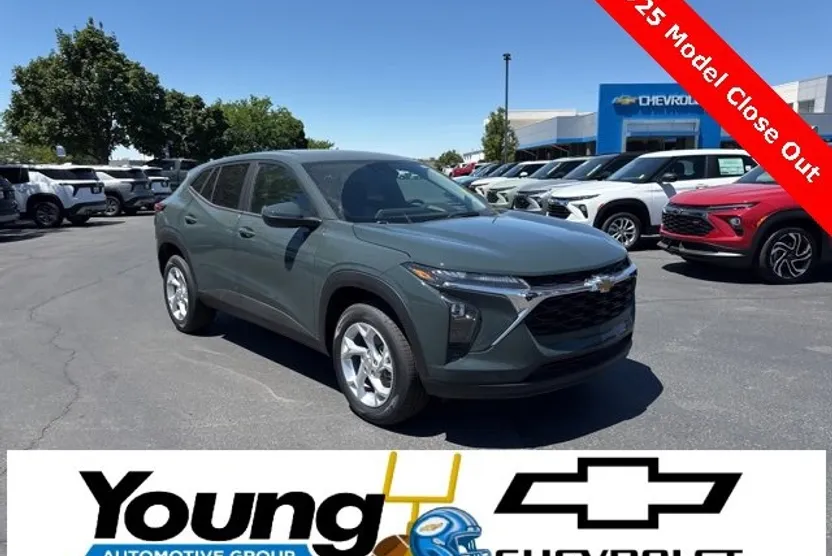 2025 Chevrolet Trax LS photo 1
