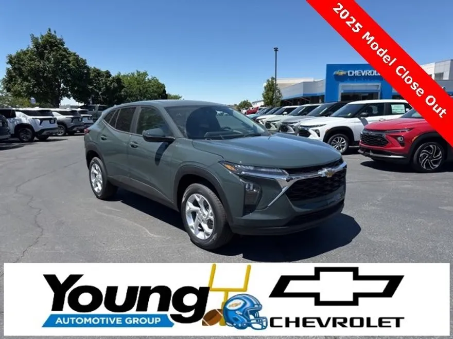 2025 Chevrolet Trax LS photo 1