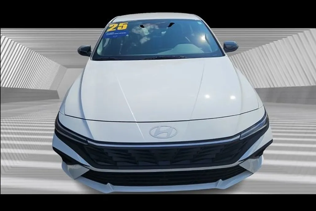 2025 Hyundai Elantra SEL Sport photo 1