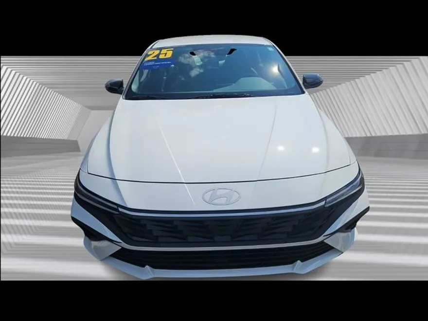 2025 Hyundai Elantra SEL Sport photo 1