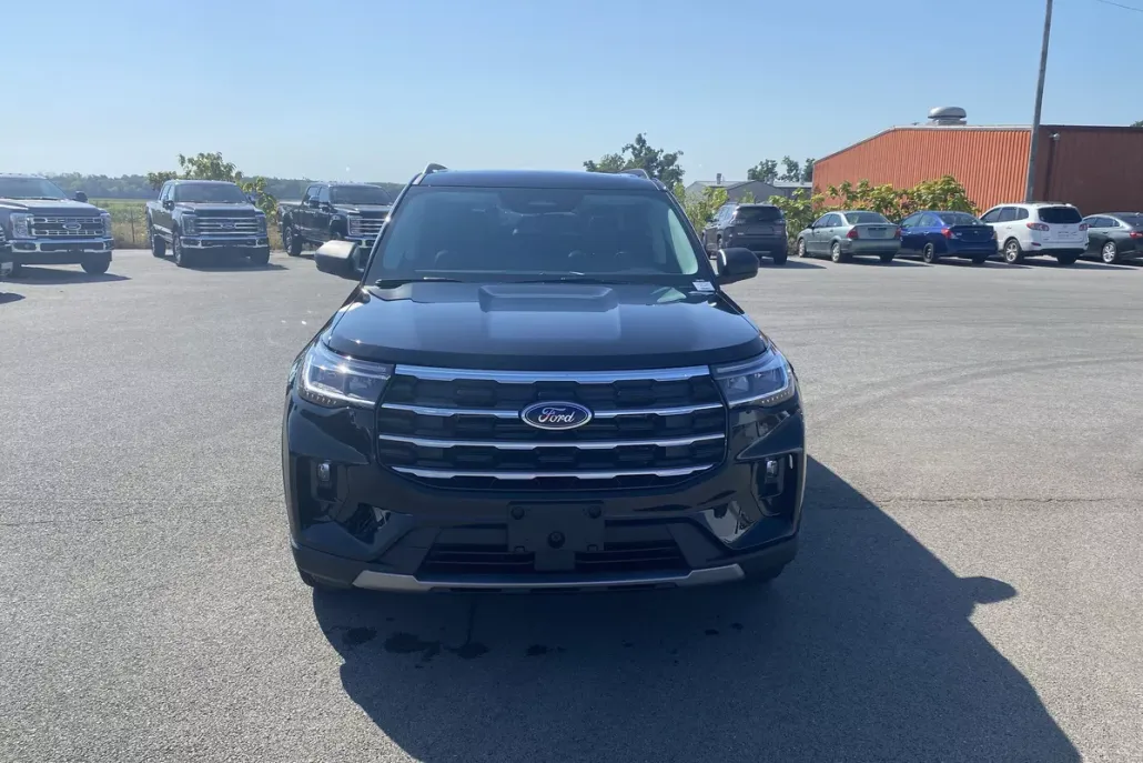 2025 Ford Explorer photo 1