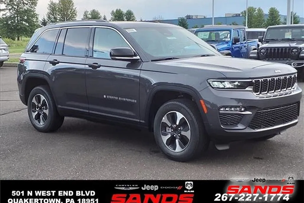 2023 Jeep Cherokee 4xe Base photo 1
