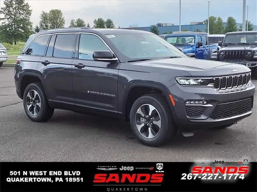 2023 Jeep Cherokee 4xe Base photo 1