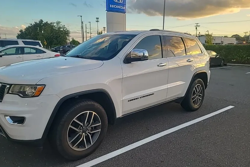 2020 Jeep Grand Cherokee Limited photo 1