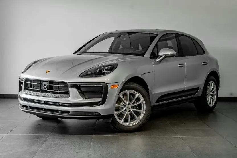2026 Porsche Macan T photo 1