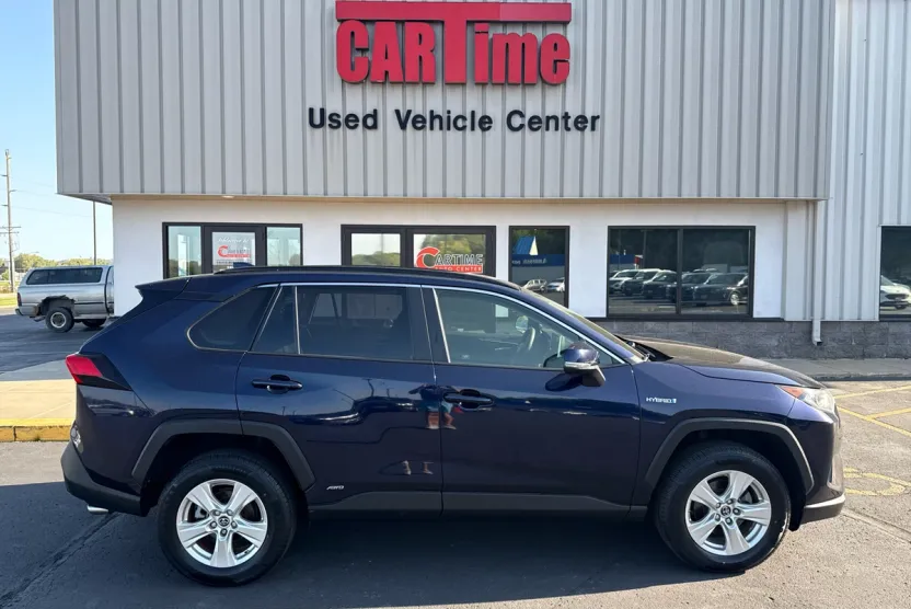 2019 Toyota RAV4 Hybrid XLE photo 1