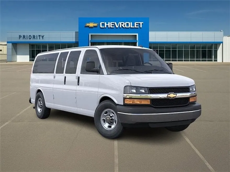2025 Chevrolet Express Passenger 3500 photo 1